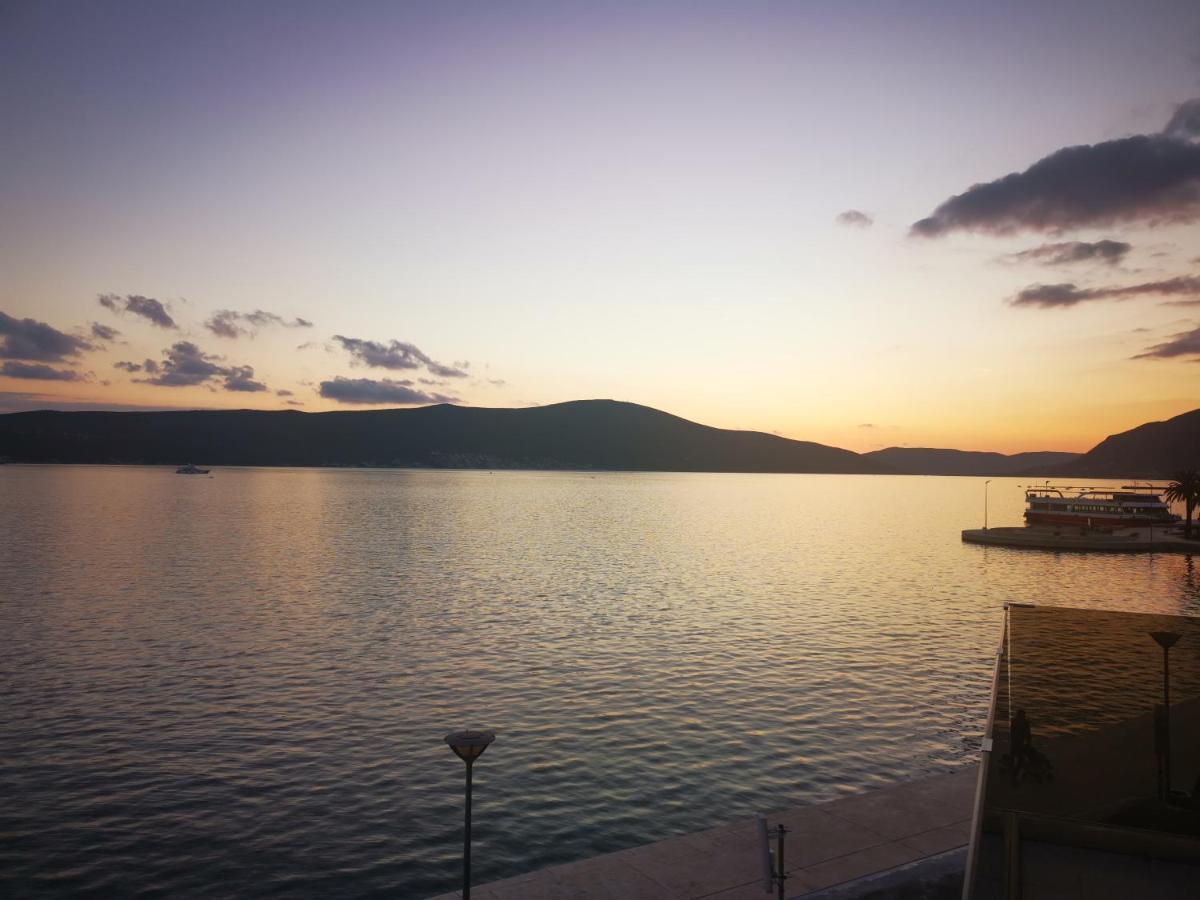 Seafront Apartments Тиват Екстериор снимка