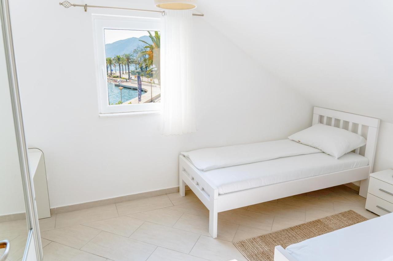 Seafront Apartments Тиват Екстериор снимка